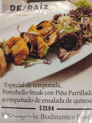 Portobello steak con piña a la parrilla at De/Raiz Cocina Café - Calle 106 in Bogota