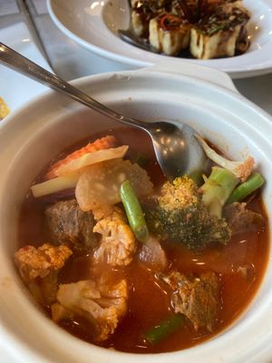 แกงส้มผักรวมน้ำฟักข้าว at Tonklar Facai - Chula in Bangkok