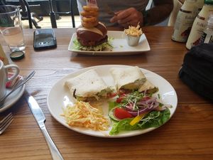 Chick'un and avo wrap and bbq moving mountains burger at Beare's Pantry in Wadebridge