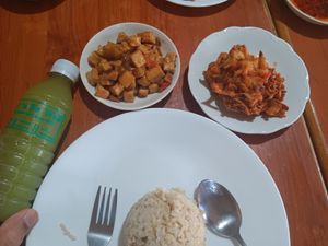 Brown rice, tofu sisig and veggie okay with pipino juice drink, cheap but healthy food. Eat n Be Well is the only legit Vegan/Vegetarian restaurant that you can find in the City. at Eat 'n Be Well in Batangas