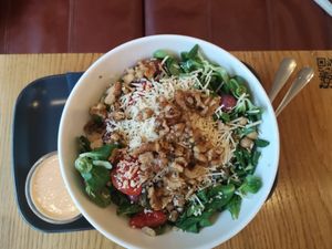 È bella cesta at Veganika in Ljubljana