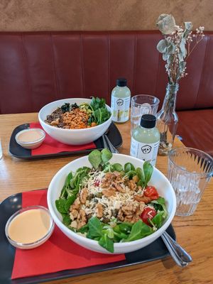 Salad bowls and kombucha 😋 at Veganika in Ljubljana