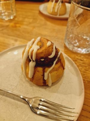 Cimetova rolica #Veganuary at Veganika in Ljubljana