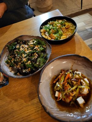 Ramen (in the back), kalesalad (left), Tofu (front) at Veganika in Ljubljana