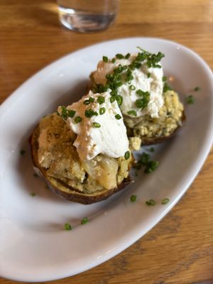 Mit Tofu gefüllte Ofenkartoffel ⭐️⭐️⭐️⭐️⭐️  at Veganika in Ljubljana