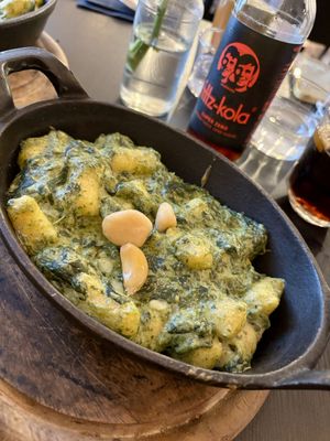Mais-Gnocchi mit Spinat & Knoblauch ⭐️⭐️⭐️⭐️⭐️  at Veganika in Ljubljana