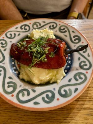 Gegrillte Paprika auf Knoblauch-Kartoffelstampf ⭐️⭐️⭐️⭐️⭐️  at Veganika in Ljubljana