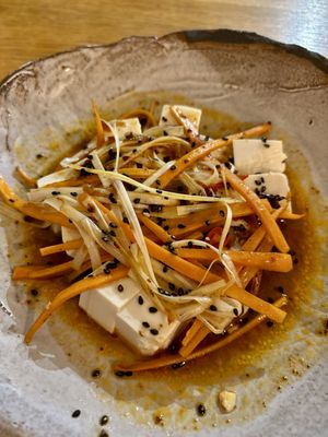 Zarter Tofu mit Chili, Lauch & Karotten ⭐️⭐️⭐️⭐️  at Veganika in Ljubljana