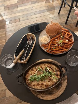 ‚My Heart will go on-ion & Burgir + Zlatka  at Veganika in Ljubljana