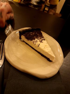 Oreo cake at Veganika in Ljubljana