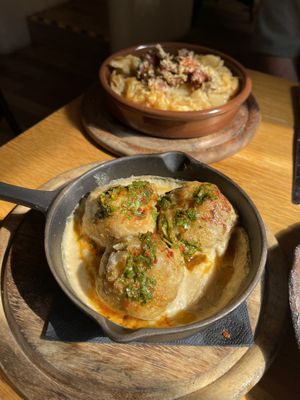 Bolitas con pan, levadura nutricional… muy ricas  at Veganika in Ljubljana