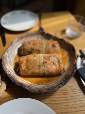 Rollitos de col rellenos de arroz, tofu y kimchi  at Veganika in Ljubljana
