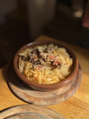 Chucrut que no nos gustó… el topping estaba rico  at Veganika in Ljubljana