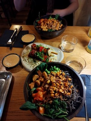 Lažniči (tempeh BBQ skewers with cabbage), Soba 103 (soba noodles with kimchi, peanut sauce, wakame, edamame, fried tempeh, onions, chilli peanuts, spinach) at Veganika in Ljubljana