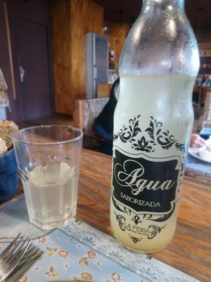 Agua saborizada del día at La Feria de Sabores Artesanales in Rosario