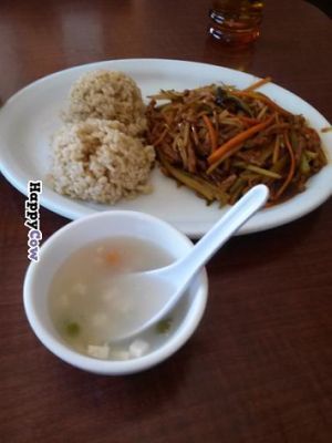 Hunan spicy chikn with brown rice and house soup at Garden Fresh in Mountain View