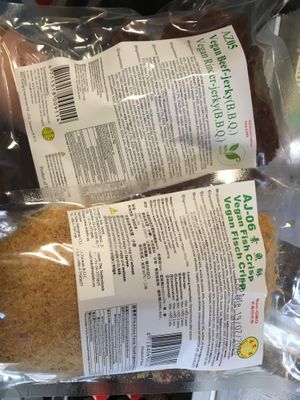 vegan jerky - fish crisp at Pakkai in Paris