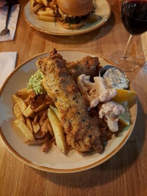 Chip supper, cooked to perfection (cauliflower was kind of pickled, absolutely delicious 😋 at Stereo in Glasgow
