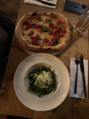 The photos don’t do it justice due to the light (which was perfect for dining). Pizza pommodori with cheese, zucchini salad at Stereo in Glasgow