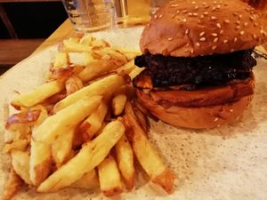 Tempeh burger and chips at Stereo in Glasgow