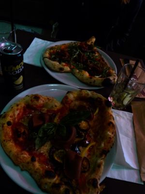 ortolano and truffle pizza with vegan cheese and ham at Frankie's in Sorrento
