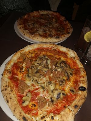 THE BEST PIZZA ON THE AMALFI COAST! 😍❤️🍕 at Frankie's in Sorrento