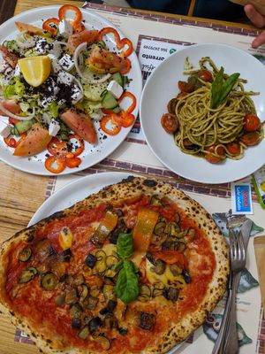 Pepper and zucchini pizza, broccoli pesto pasta and Greek salad (again) at Frankie's in Sorrento