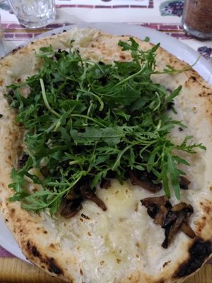 truffle-mushroom pizza with vegan cheese at Frankie's in Sorrento