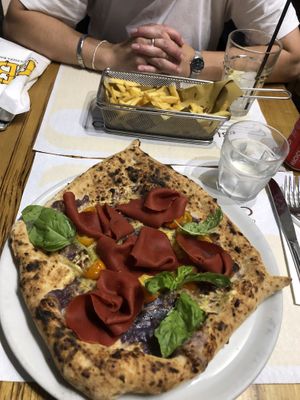 Pizza and fries at Frankie's in Sorrento