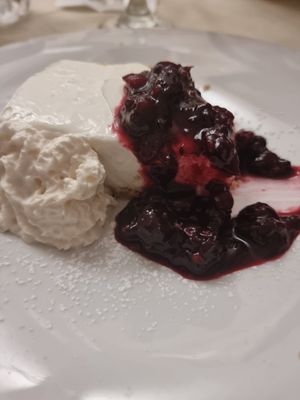 Vegan cheesecake at Frankie's in Sorrento