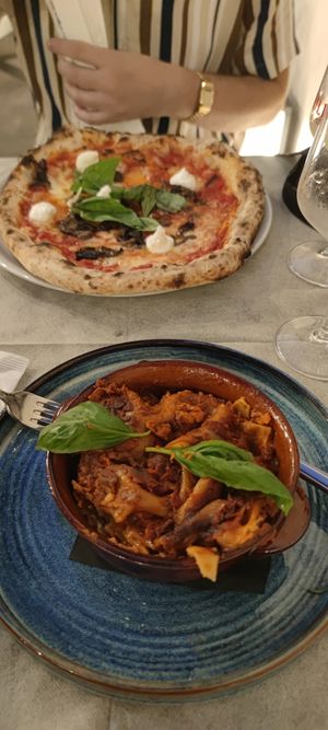 Vegan Lasagna and vegetarian pizza "Sicilia" at Frankie's in Sorrento