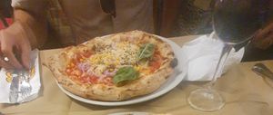 L SOMBRERO: TOMATO SAUCE, VEGAN CHEESE, MUSHROOMS, RED ONION, SWEETCORN & CHILLY at Frankie's in Sorrento