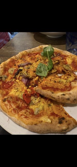 Yummy pizza   at Frankie's in Sorrento