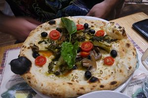 Vegan pizza at Frankie's in Sorrento