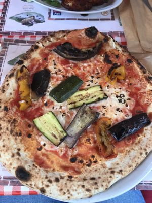 pizza ortolana at Frankie's in Sorrento