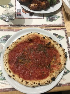 pizza marinara  at Frankie's in Sorrento
