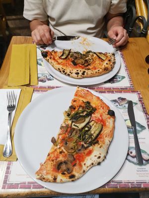 Pizza with vegan cheese, mushrooms, aubergine and broccoli at Frankie's in Sorrento