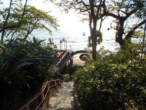 Path to beach at Cabbages & Condoms in Pattaya