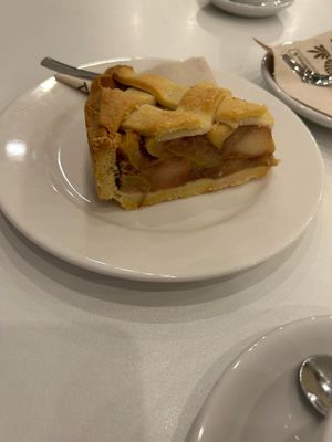 apple pie at Flow Specialty Coffee Bar & Bistro in Budapest