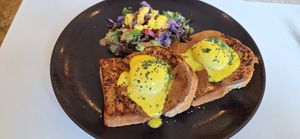 Vegan Eggs Benedict at Flow Specialty Coffee Bar & Bistro in Budapest