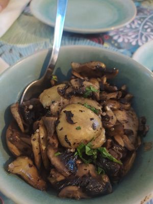 Tapa: Cogumelos ao alho at Sailorman and Friends in Povoa De Varzim