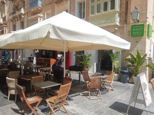 Outdoor seating at eeetwell in Valletta