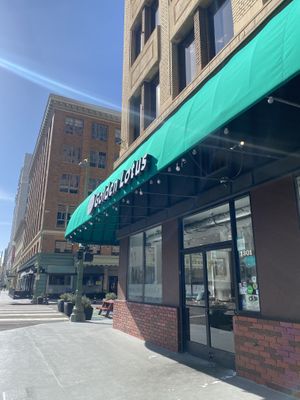 Upon Arrival - Entry Side w/Sunshine  at Golden Lotus Vegan Restaurant in Oakland