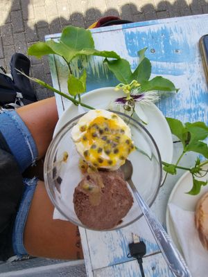 Passionsfrucht & Schoko at Cafe 82 in Galle