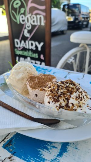Vanilla, cinnamon and coconut ice cream at Cafe 82 in Galle