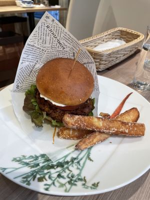 Burger at M's Table in Yokohama