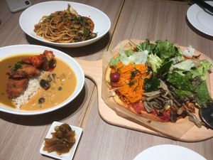Soy meat sauce pasta, curry and pizza at M's Table in Yokohama