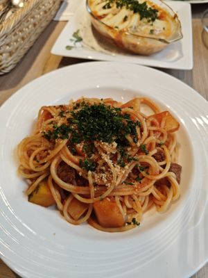 Comes with a side salad at M's Table in Yokohama