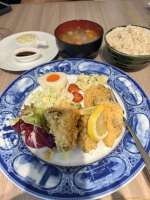 Fried oyster special set.   at M's Table in Yokohama