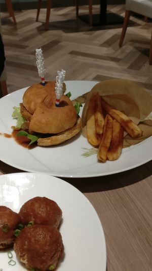 Burger and fries  at M's Table in Yokohama